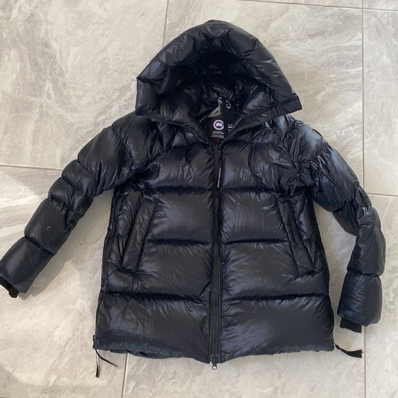 Canada Goose Jackets & Blazers - Canada Goose Women’s puffer (black label)